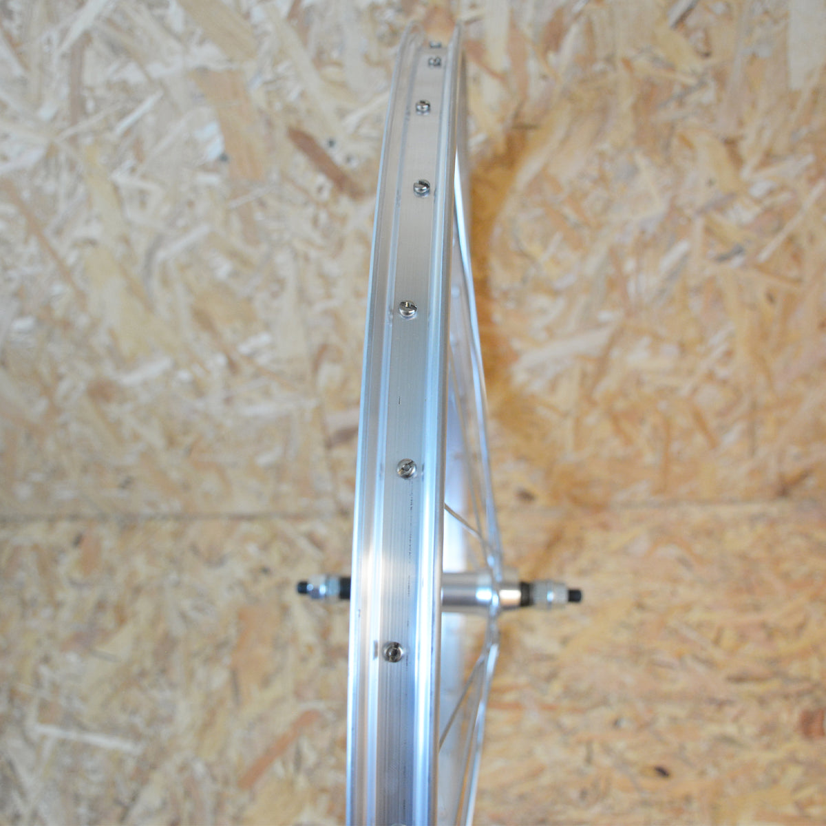 ROUE ARRIERE 28 VTC SIMPLE PAROI R.L 7V ECROU