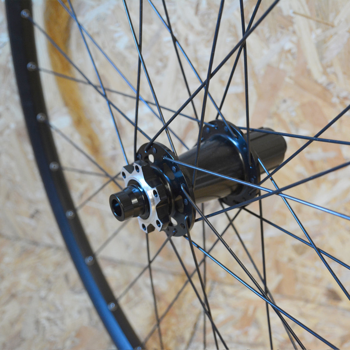 ROUE ARRIERE 28" DBL DISQUE BOOST 12X148