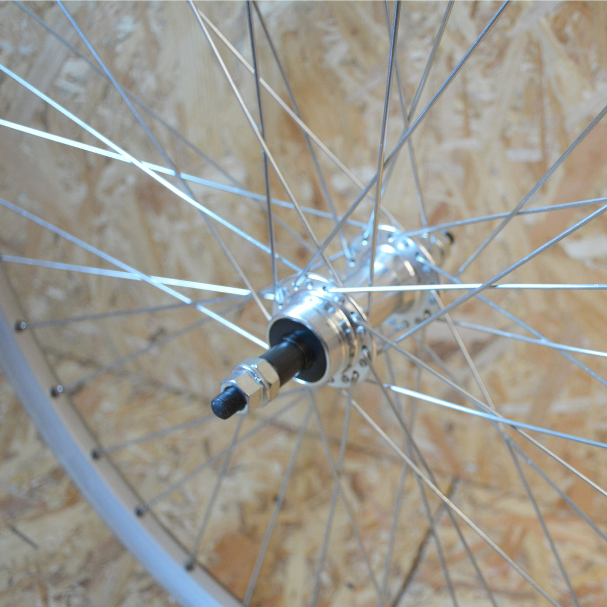 ROUE AR VTC 700 DOUBLE PAROIE  ROUE LIBRE  AXE PLE