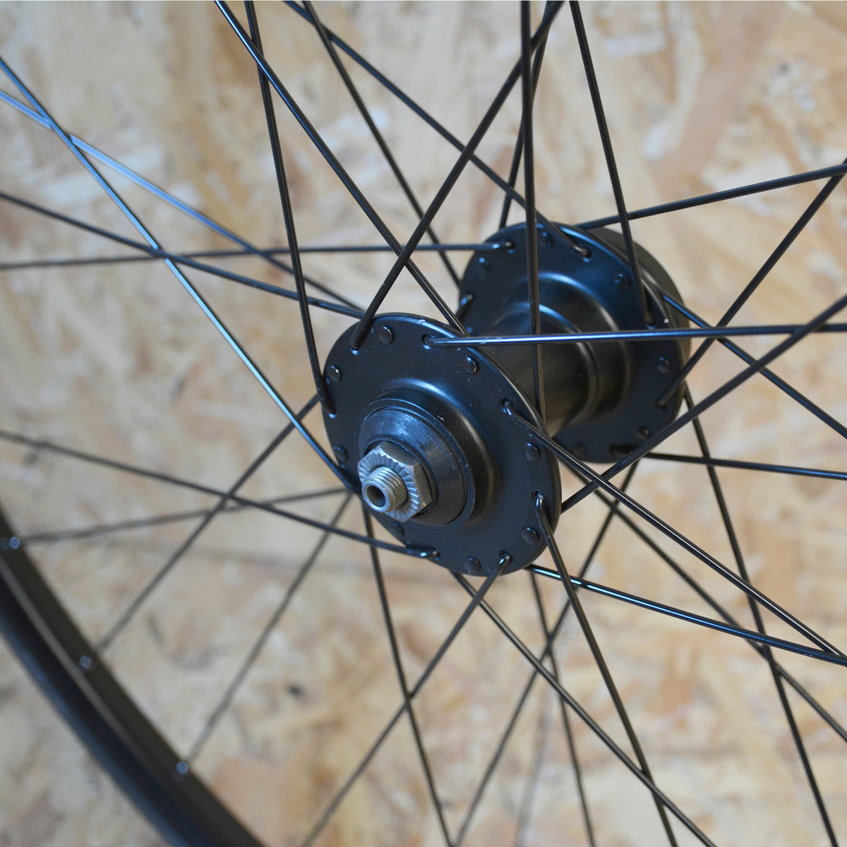 ROUE 28P AV  DISC 6 TROUS NOIRE