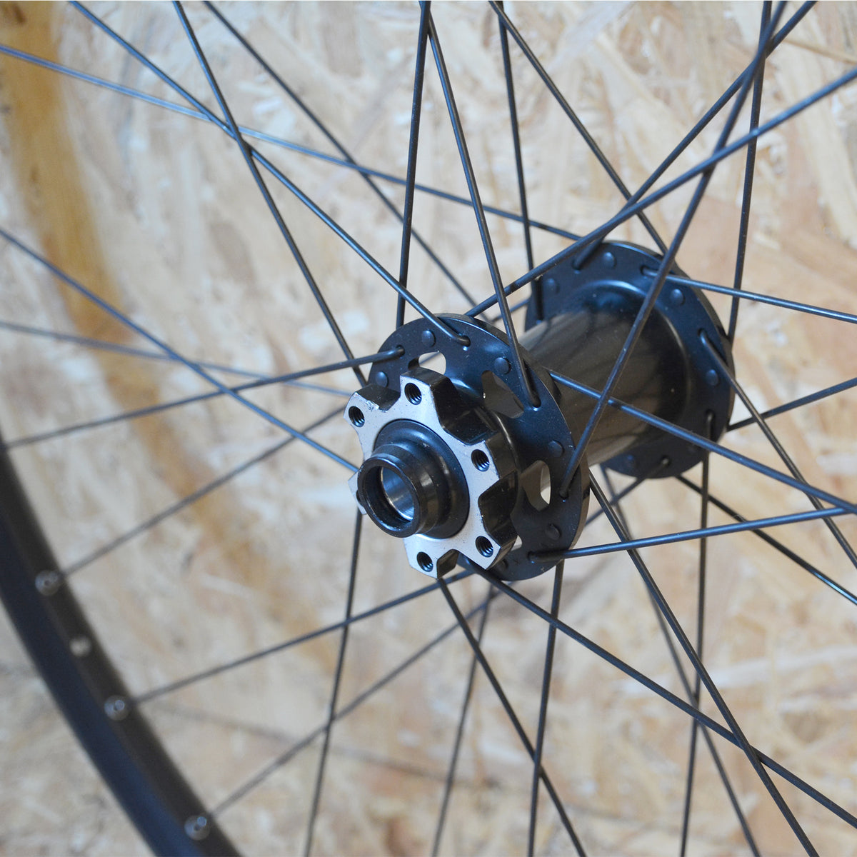 ROUE AVANT 28" DOUBLE PAROIE DISQUE BOOST 15X110MM