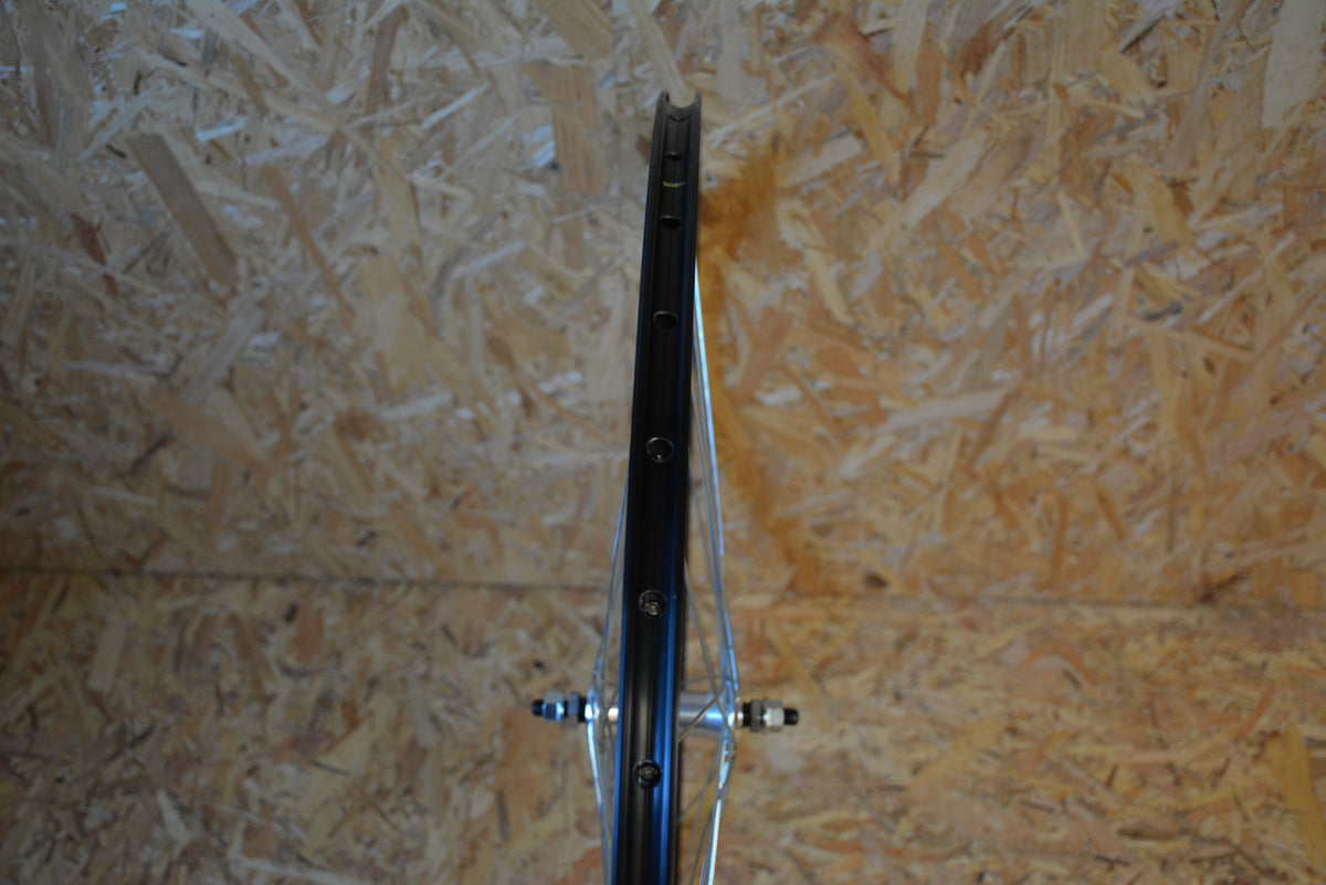 ROUE 700 AVANT CFX DP AXE ECROU NOIR
