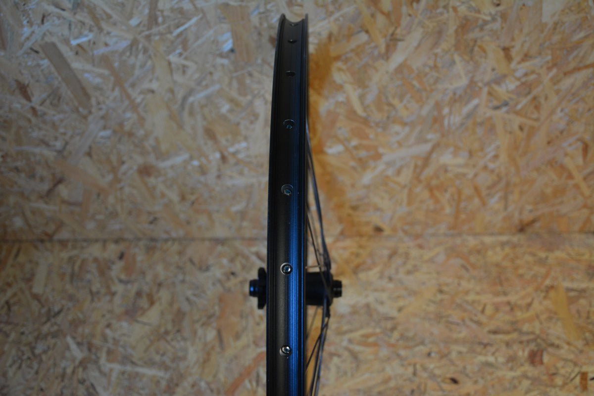 ROUE 27,5P AVANT DP DISC AXE CREUX